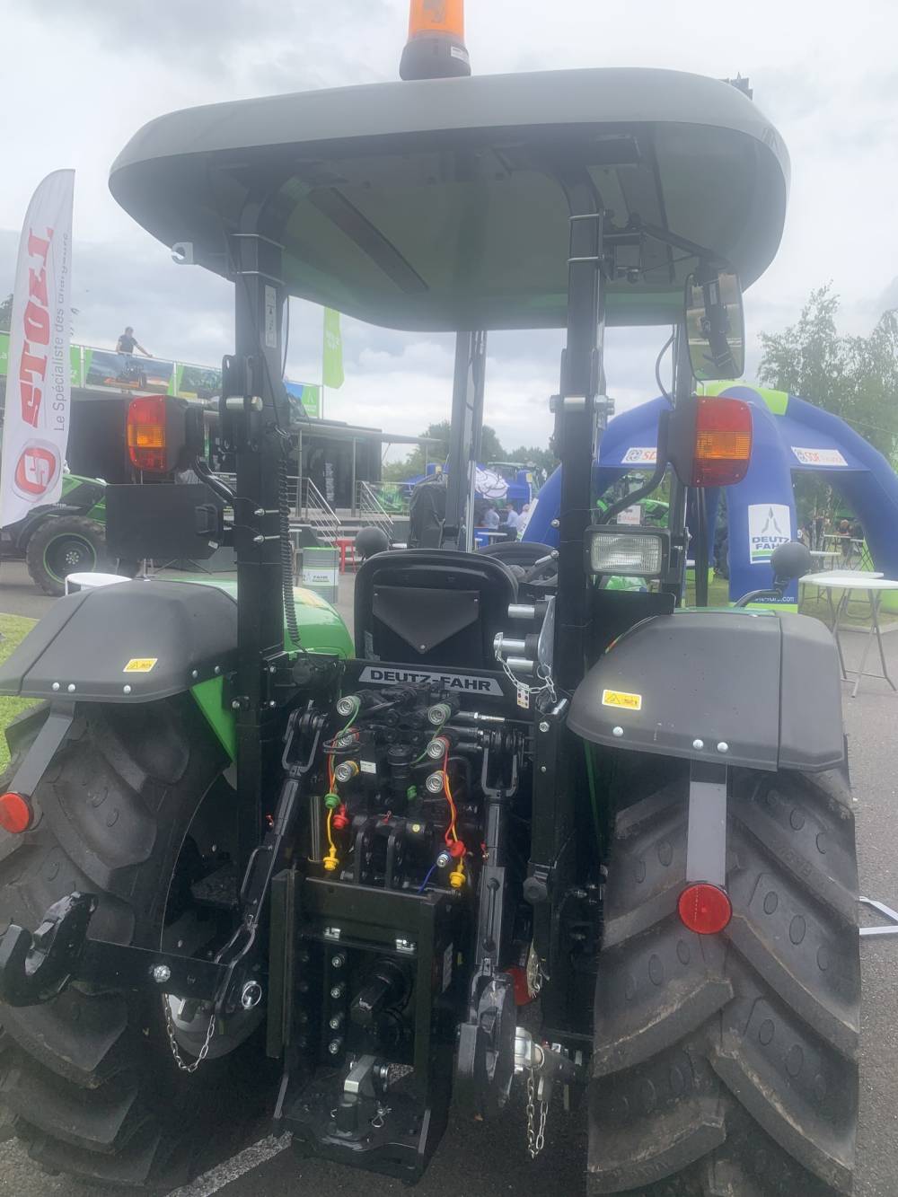 deutz-fahr-tracteur-moderne-travaux